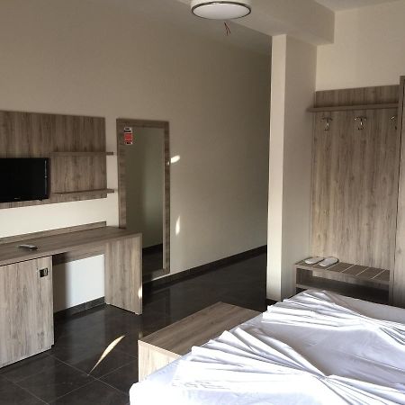 Herges Hotel Durrës Eksteriør bilde
