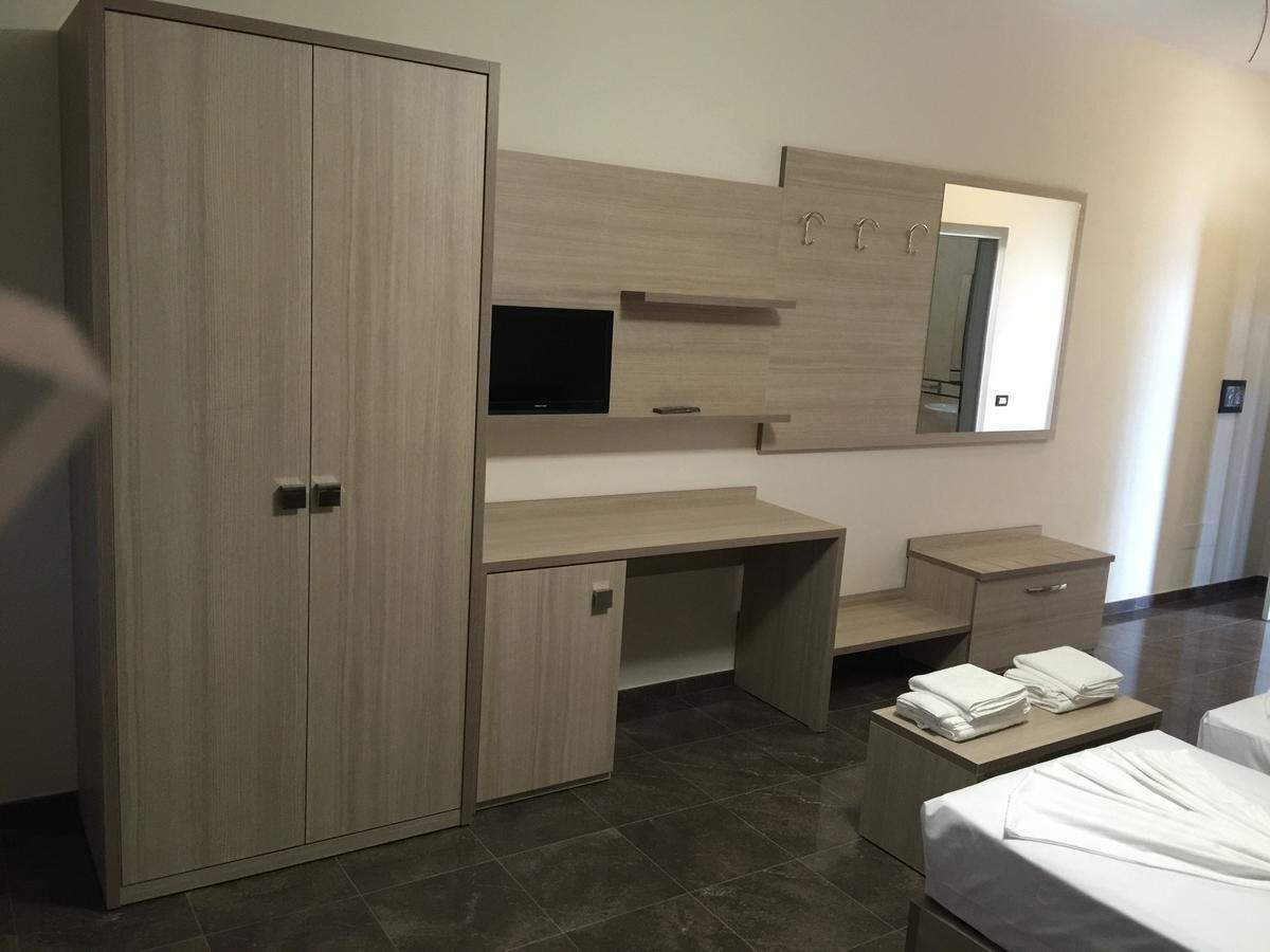 Herges Hotel Durrës Eksteriør bilde