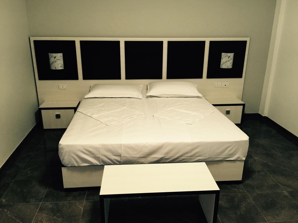 Herges Hotel Durrës Eksteriør bilde