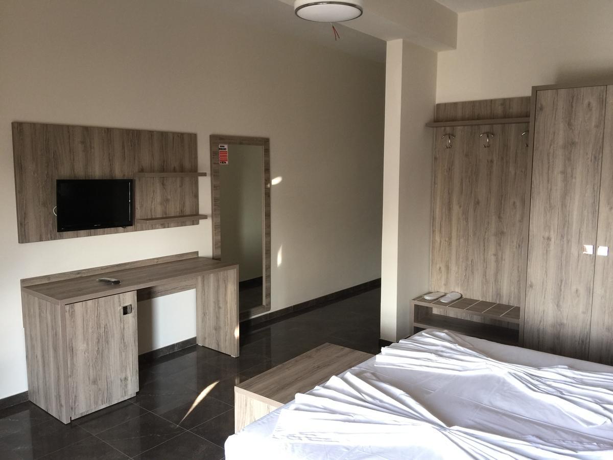 Herges Hotel Durrës Eksteriør bilde