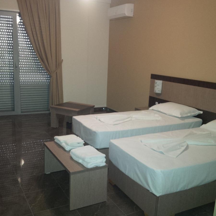 Herges Hotel Durrës Eksteriør bilde