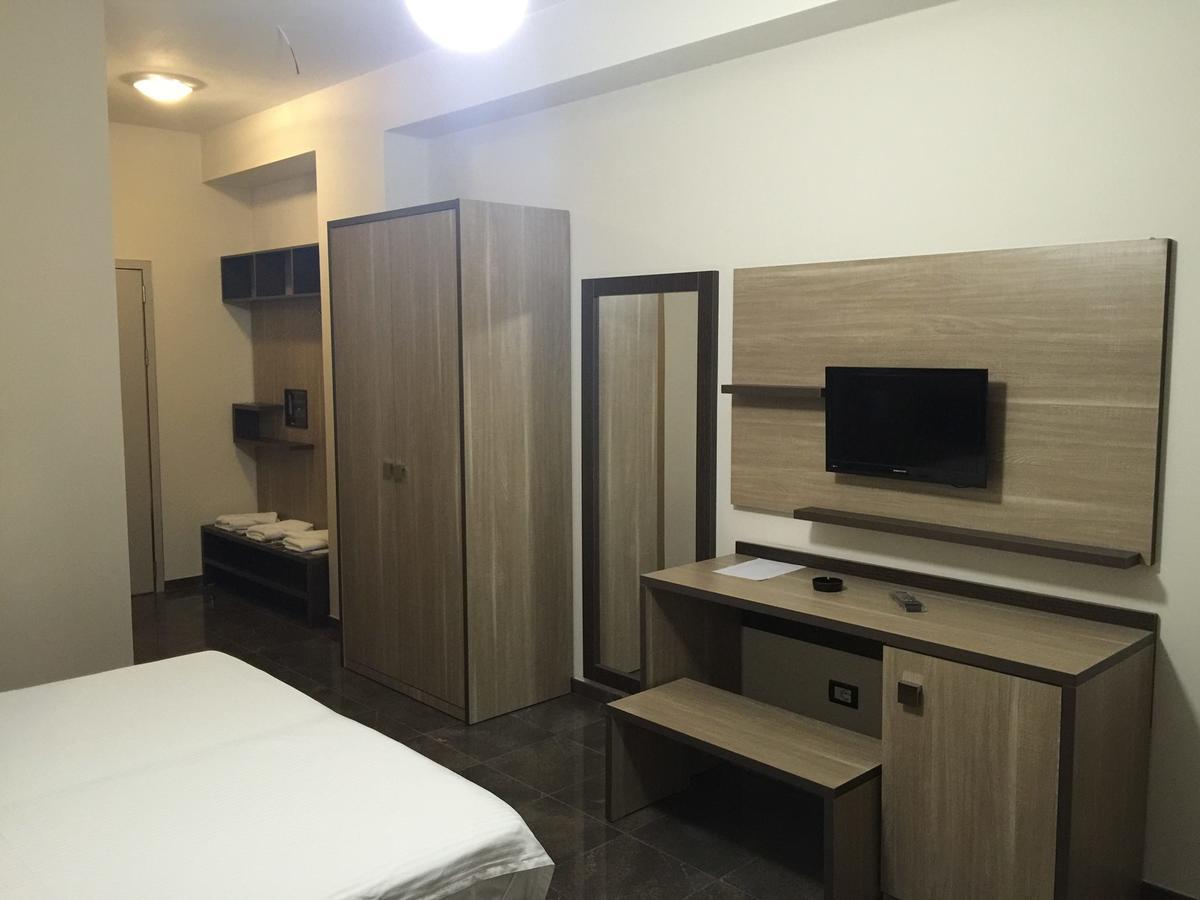 Herges Hotel Durrës Eksteriør bilde