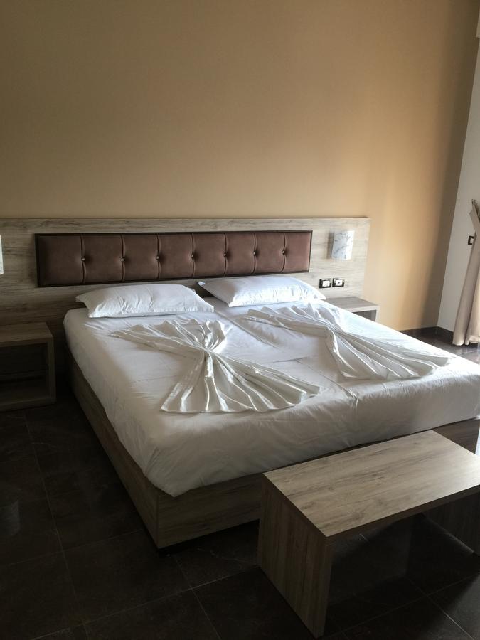 Herges Hotel Durrës Eksteriør bilde