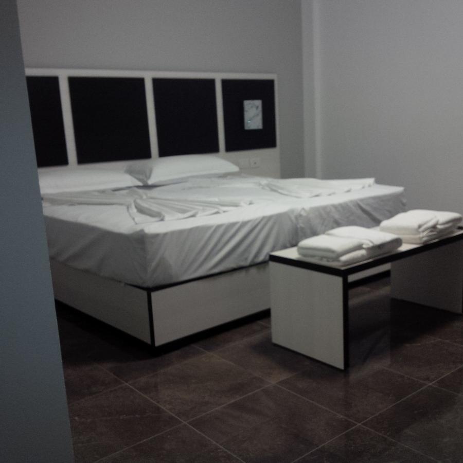 Herges Hotel Durrës Eksteriør bilde