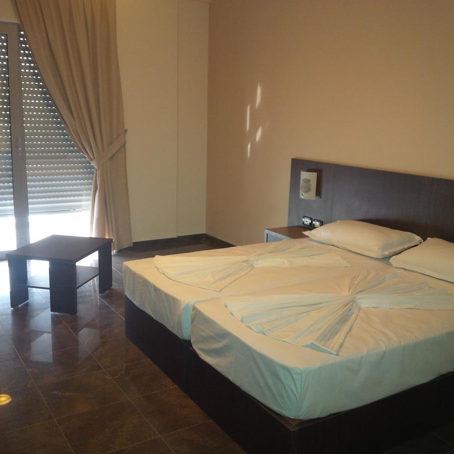 Herges Hotel Durrës Eksteriør bilde