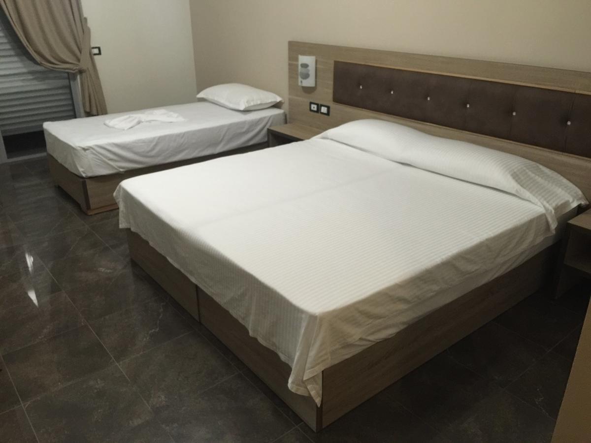 Herges Hotel Durrës Eksteriør bilde