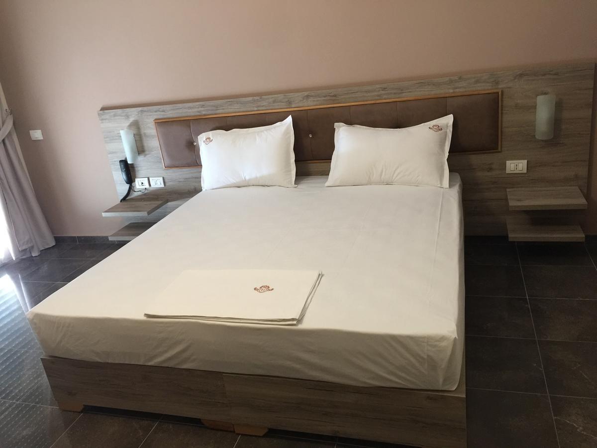 Herges Hotel Durrës Rom bilde