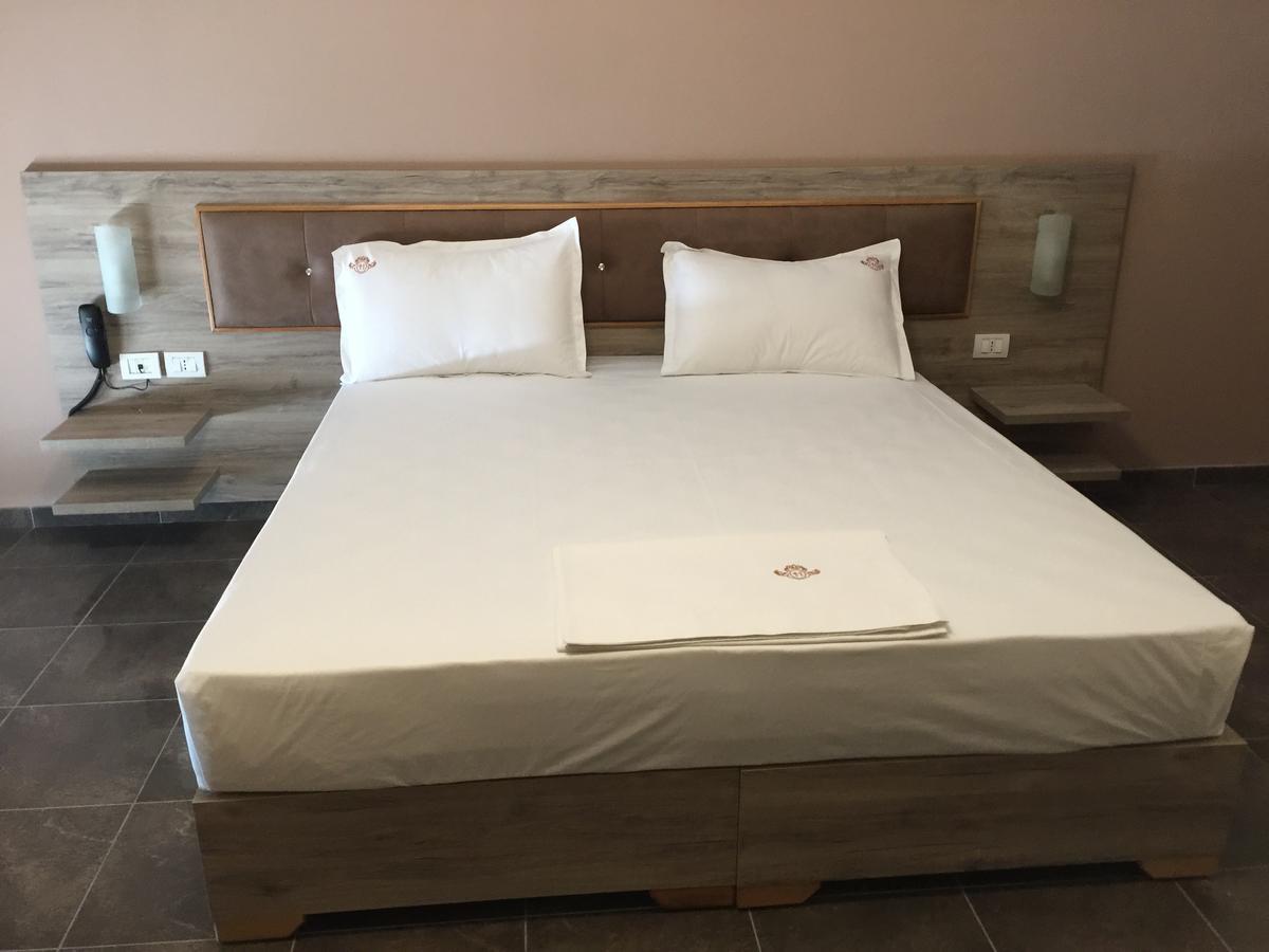 Herges Hotel Durrës Eksteriør bilde